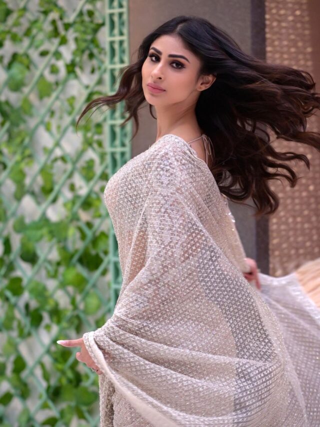 You can’t miss these looks of Mouni Roy in Saree
