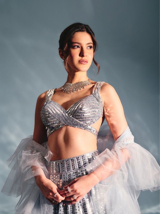 Shanaya Kapoor’s Dreamy Silver Colored Lehenga